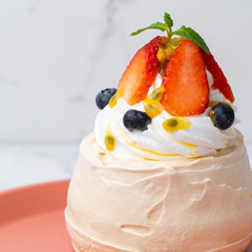 Pavlova with Fresh Fruits